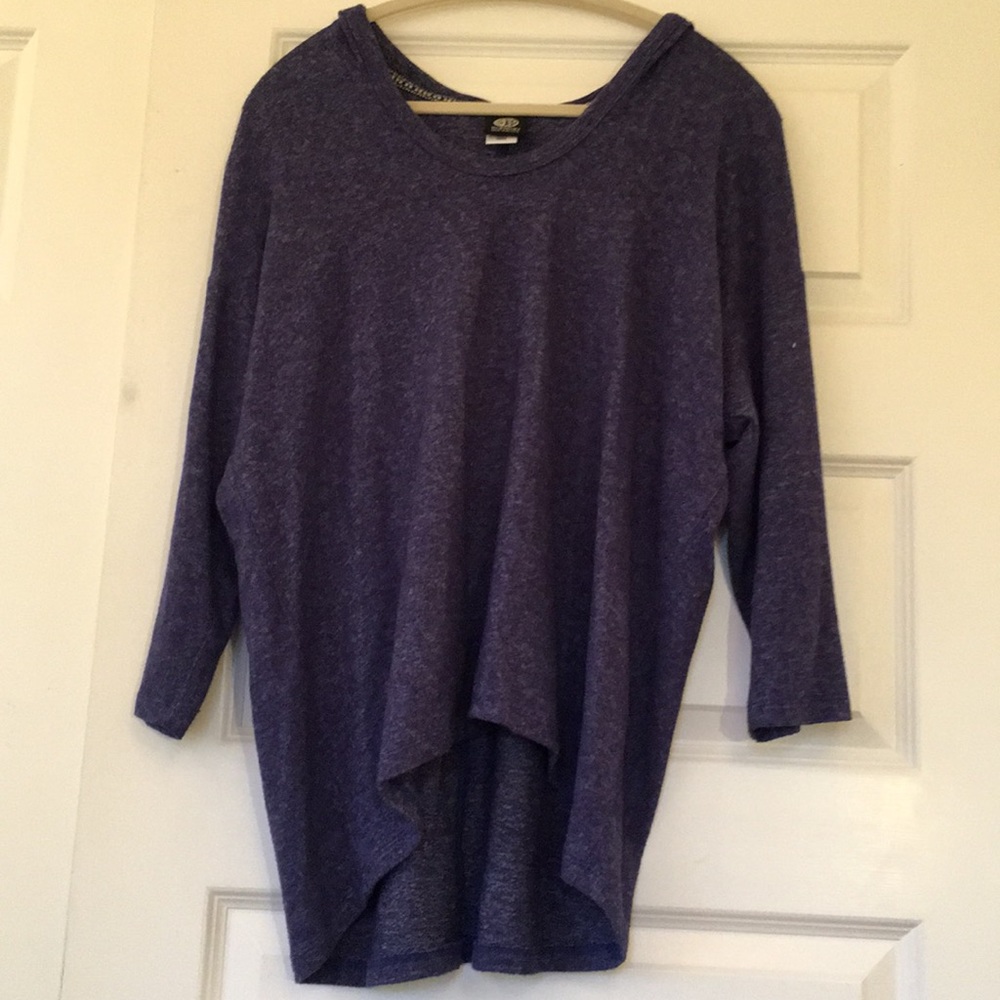 Loose casual sweater with hood!